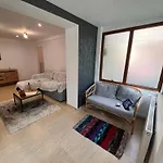 Younique Apartament Brasov Booking