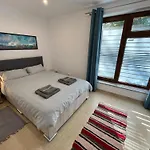 Younique Apartament Brasov Booking