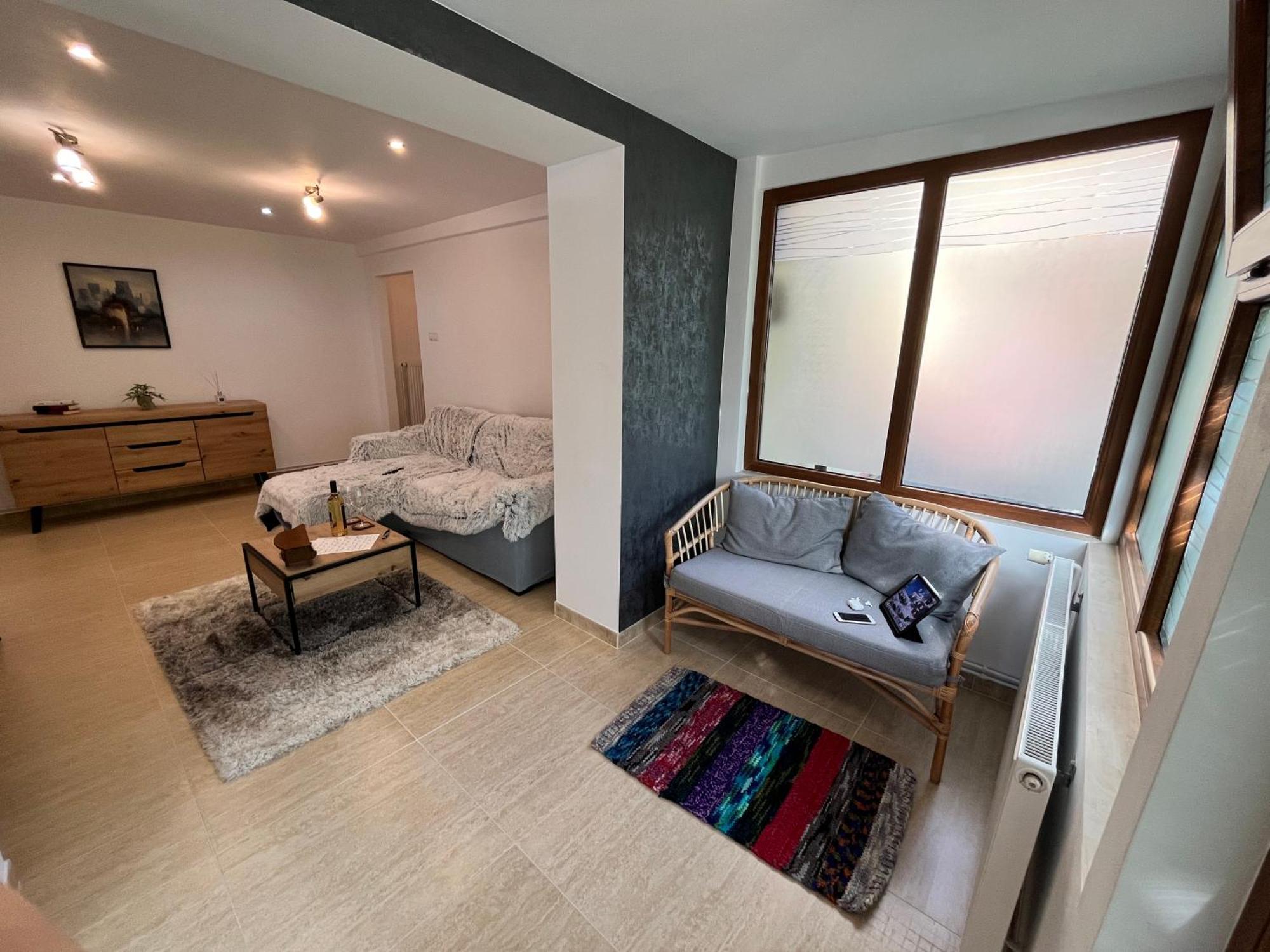 Younique Apartament Booking *