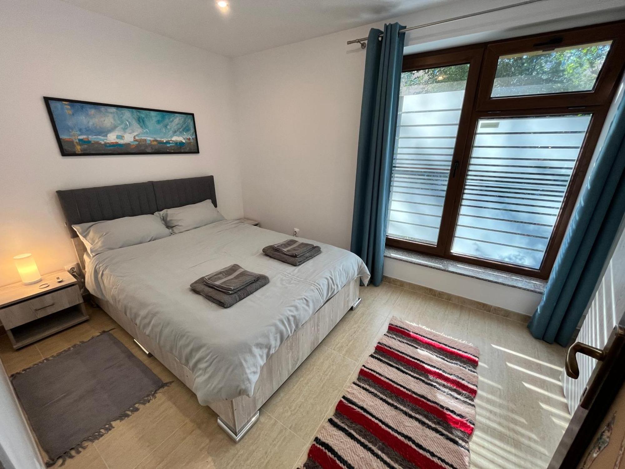 Younique Apartament Booking Apartament *